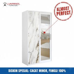 Lemari pakaian 2 pintu LUNARSOL warna putih dengan motif marmer abu-abu dan pintu cermin, dijual dengan harga diskon karena ada cacat minor pada permukaannya.