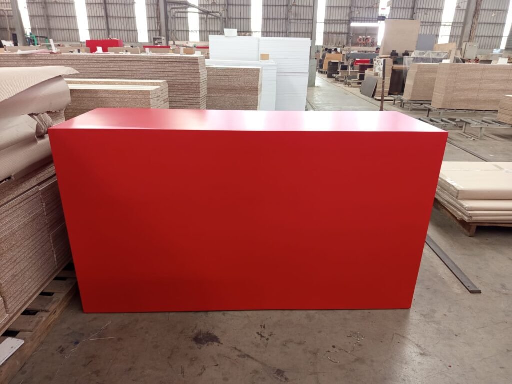 finishing merah meja bar custom sebelum pemasangan branding