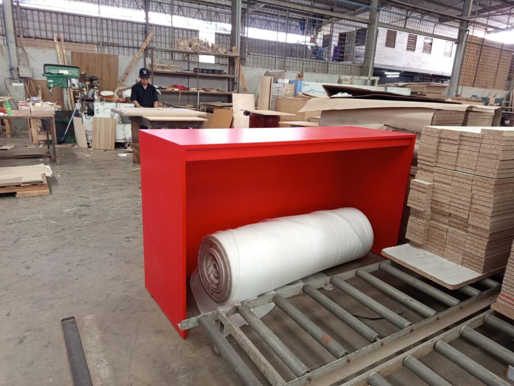 Proses Produksi Meja Bar Custom di Pabrik