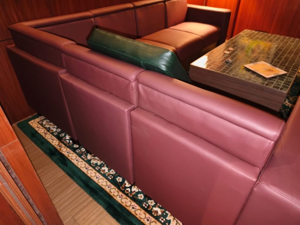 sofa custom burgundy dalam tahap penyelesaian