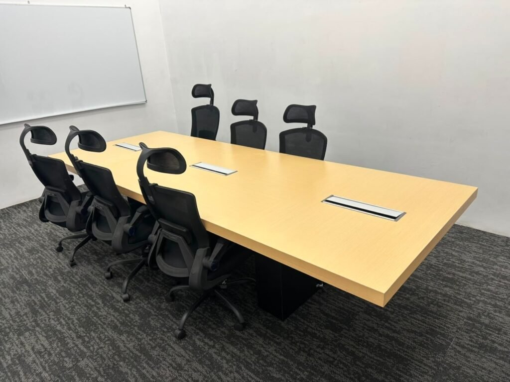 meja meeting custom 320 x 120 x 75 cm dengan power outlet